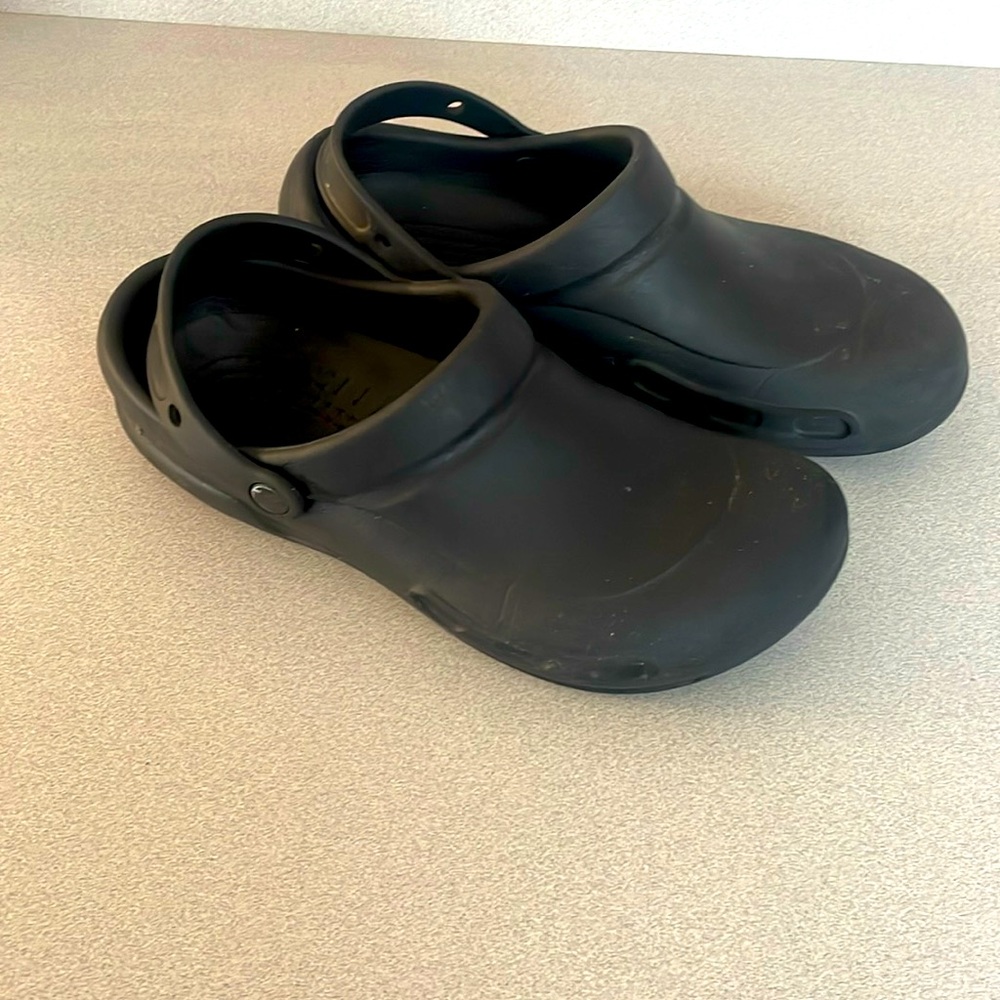 Crocks Men’s 10 Women’s 12 black